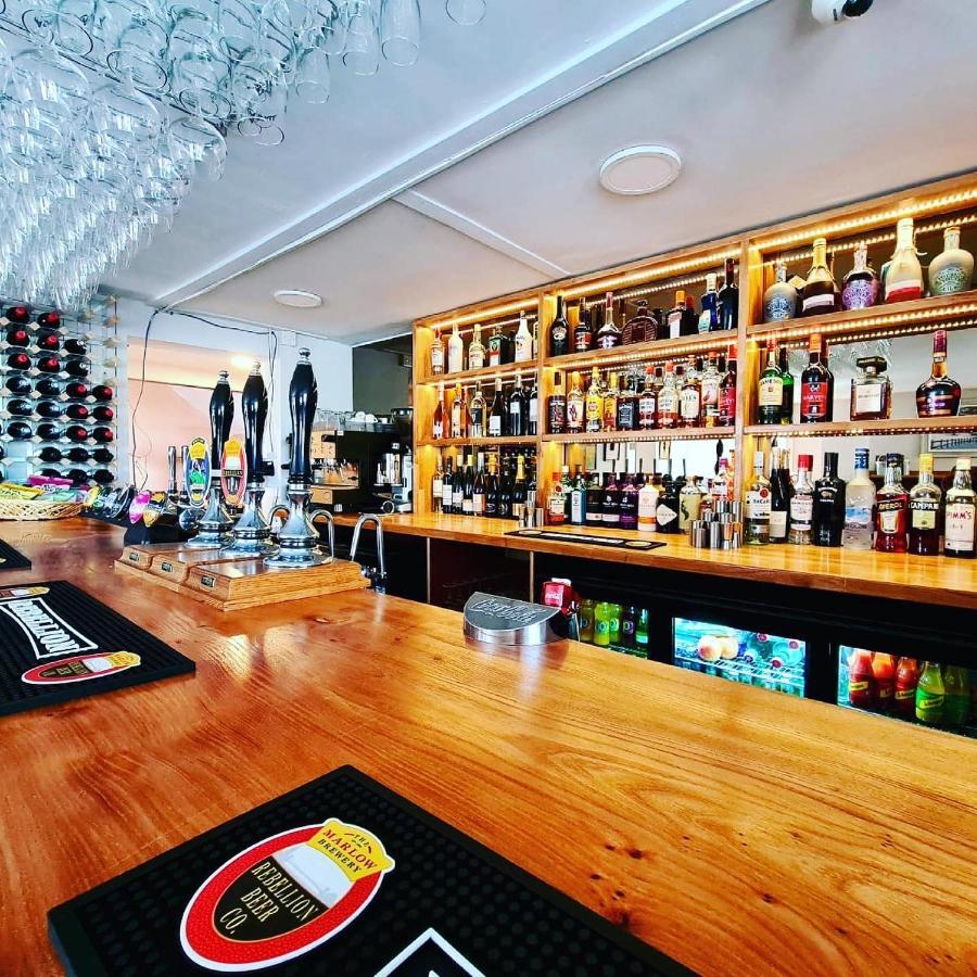 The Six Bells Hotel Beenham Ngoại thất bức ảnh