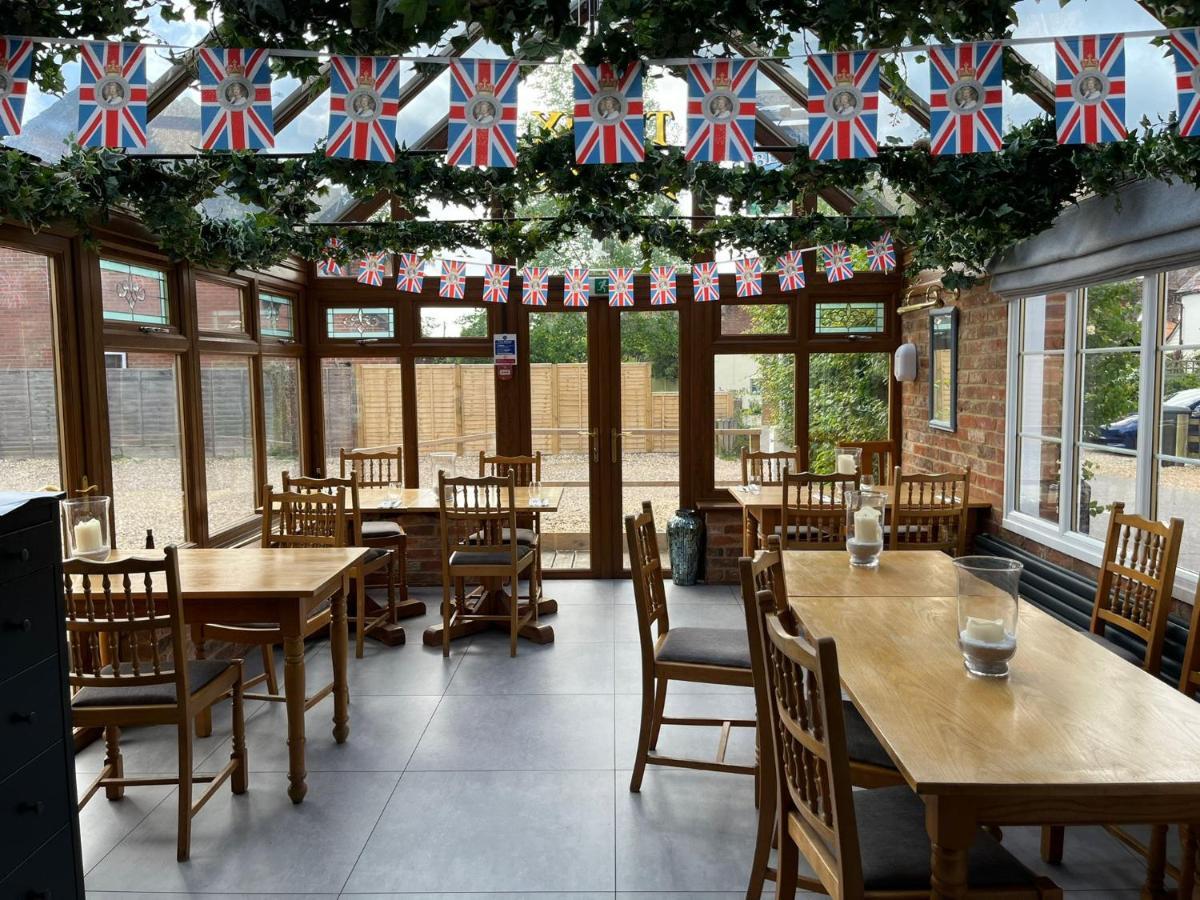 The Six Bells Hotel Beenham Ngoại thất bức ảnh